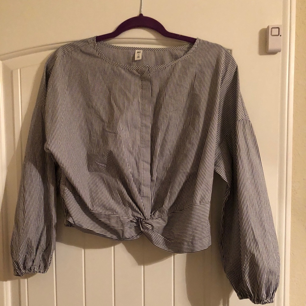 Perfect work attire blouse!